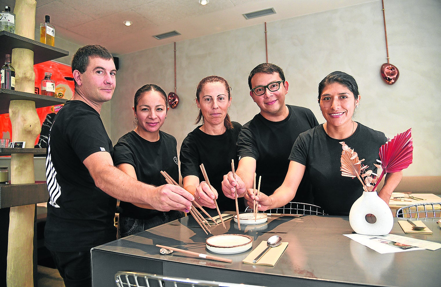 Jon Altuna y Madai, con su equipo.