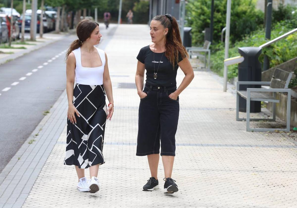 Vanesa y Josune Huerta, paseando en Donostia.