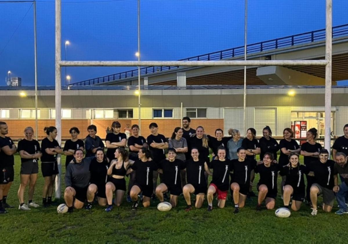 Una veintena de jugadoras se dieron cita en el primer entrenamiento.