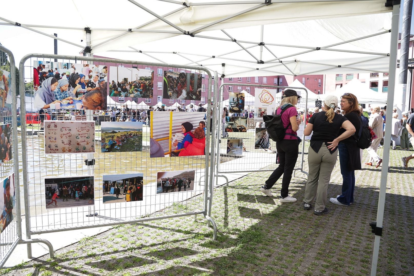 Buen ambiente en la fiesta gastronómica solidaria de Zaporeak