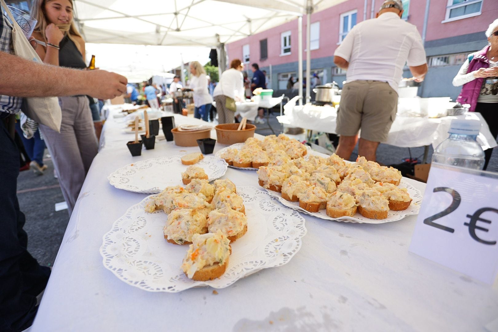 Buen ambiente en la fiesta gastronómica solidaria de Zaporeak