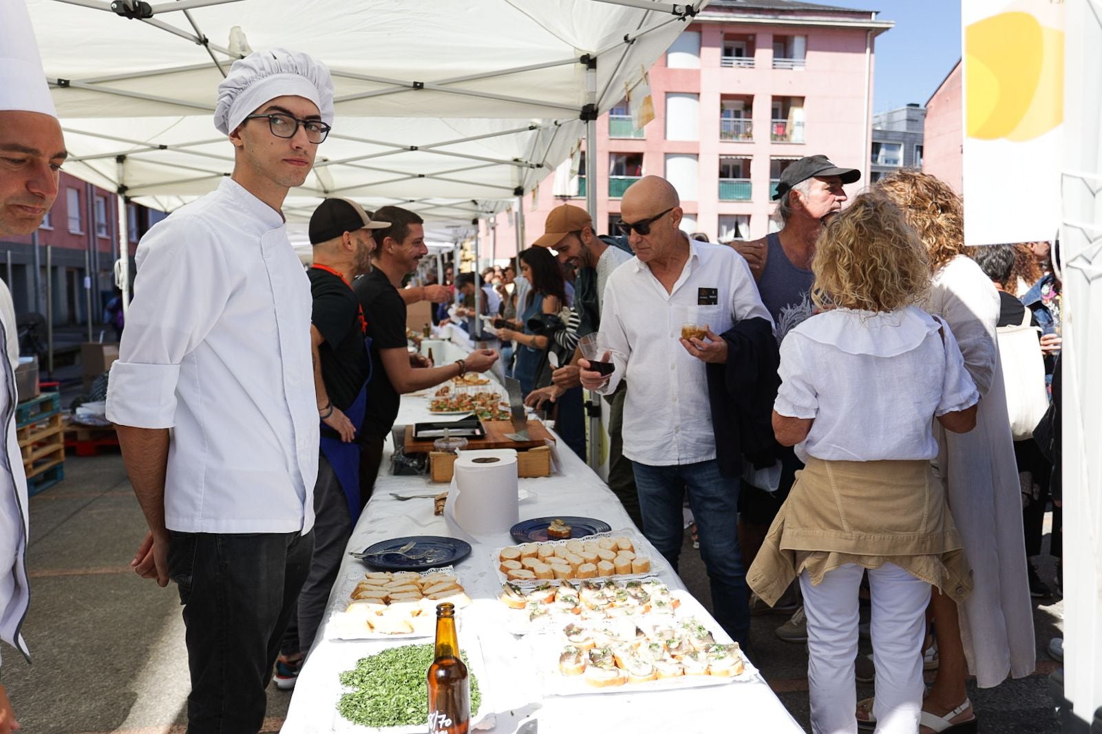 Buen ambiente en la fiesta gastronómica solidaria de Zaporeak