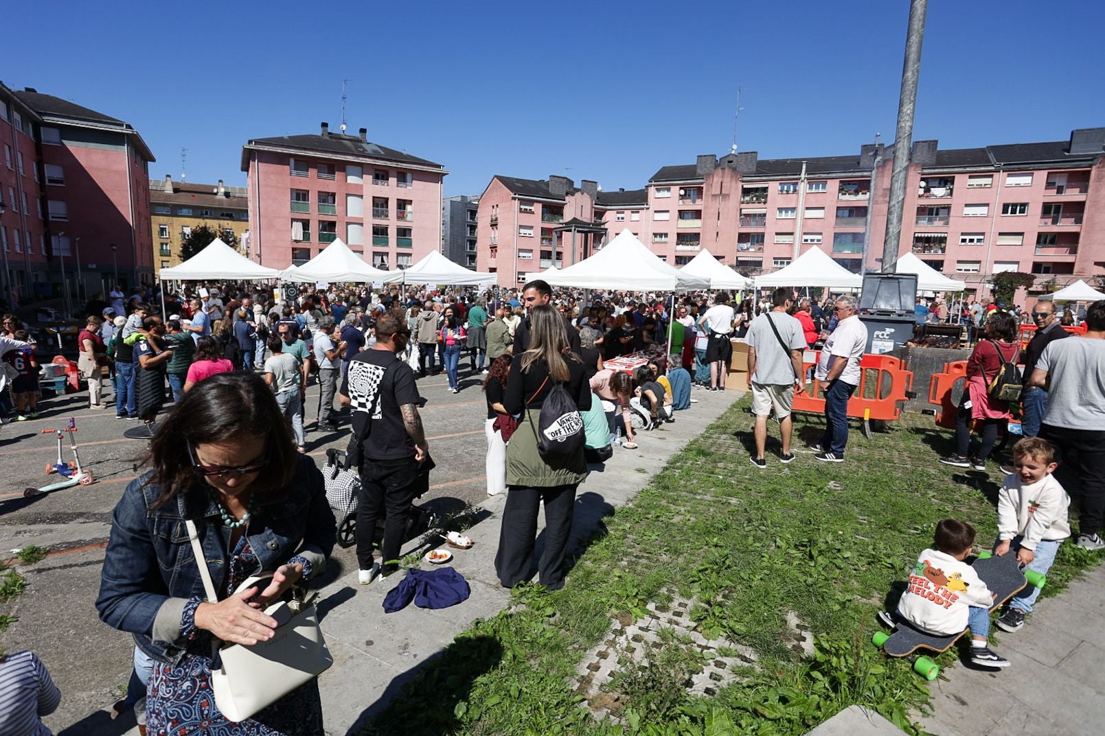 Buen ambiente en la fiesta gastronómica solidaria de Zaporeak