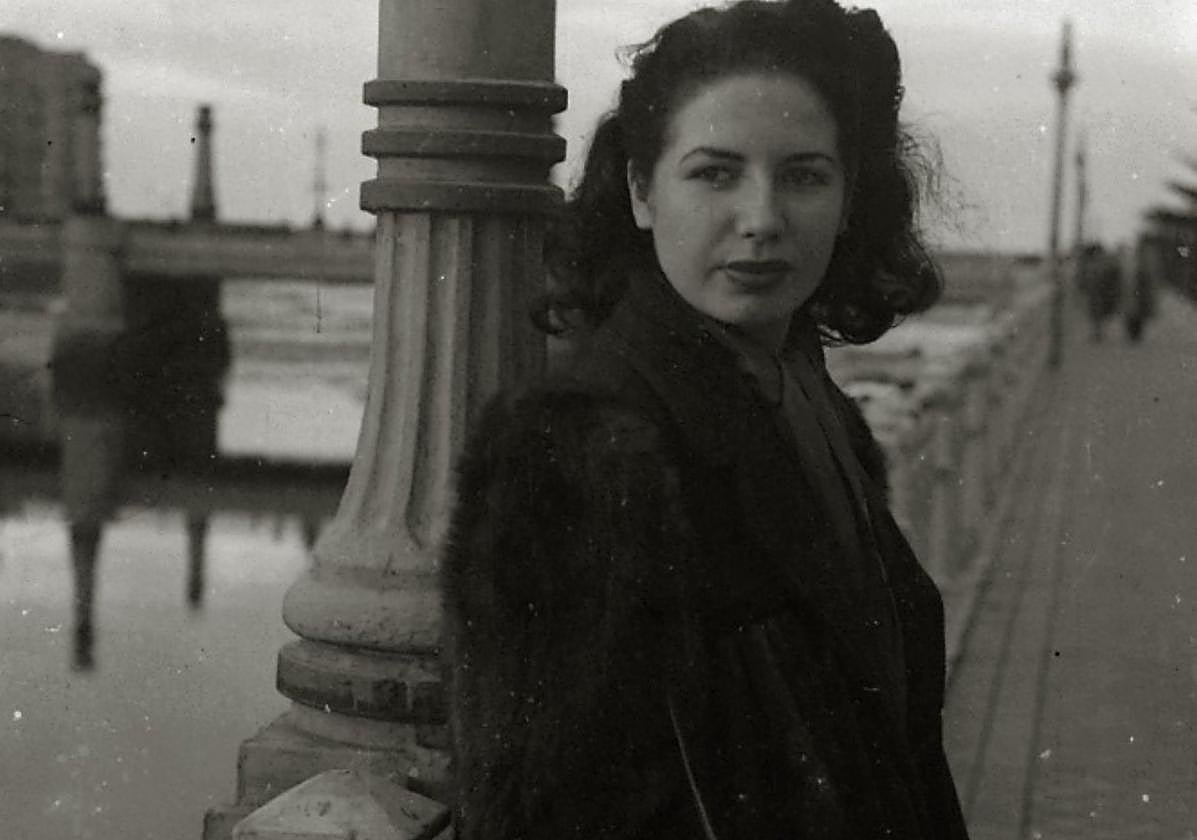 La cantante y bailarina Pilar López firmó muchos autógrafos aquel día.