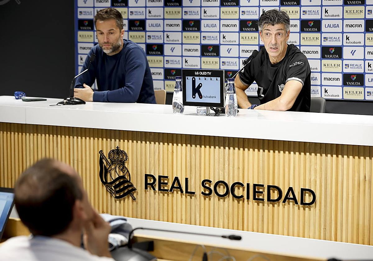 Imanol Alguacil se explica ante los medios este lunes en Zubieta.