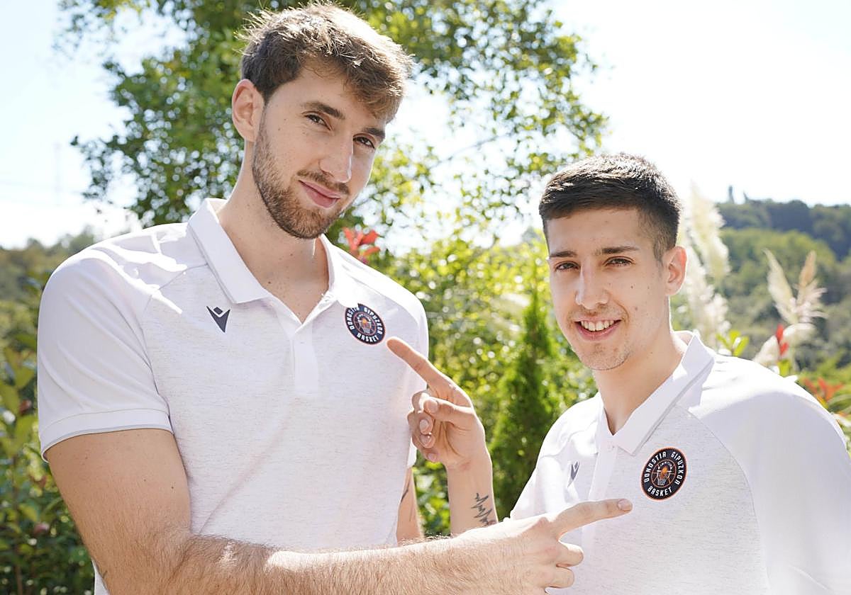 Javier Nicolau y Mateo Díaz, este martes en su presentación como jugadores del Gipuzkoa Basket.