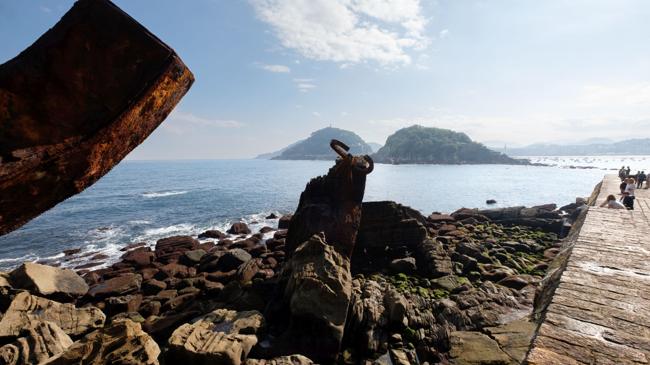 Imagen antes - De la roca desnuda al rebase, el espectacular contraste de las mareas vivas en Gipuzkoa