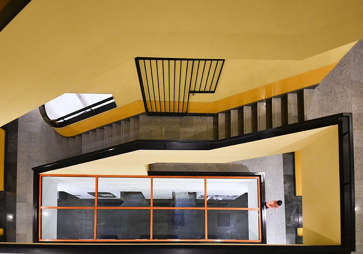 Imagen interior del edificio, que será transformado.