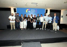 Los premiados en la tercera edición de Gastronomika Talent Navarra, junto con Rebeca Esnaola, consejera de Turismo.