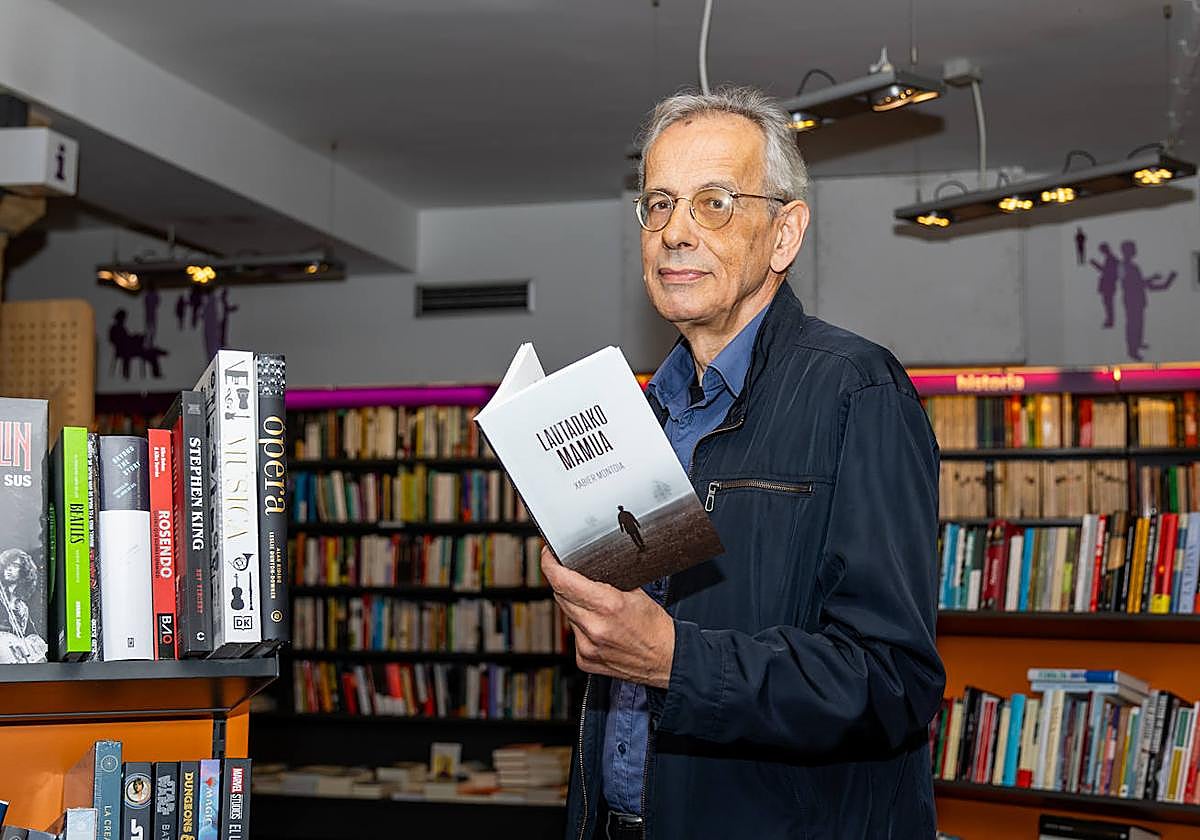 Xabier Montoia, liburu aurkezpenaren aurretik.