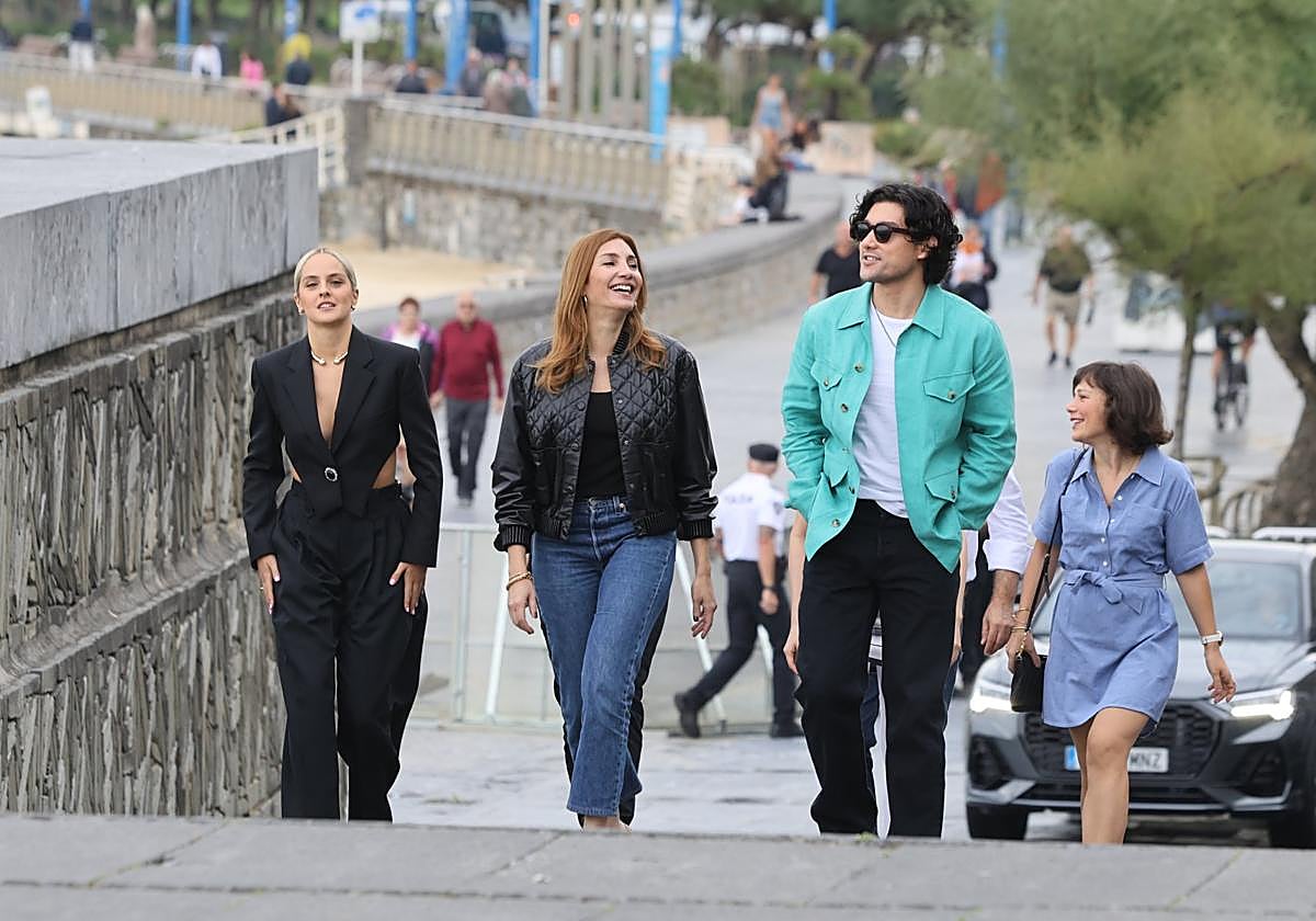 La directora Audrey Diwan junto a Noémie Merlant y Will Sharpe, los protagonistas de la cinta.