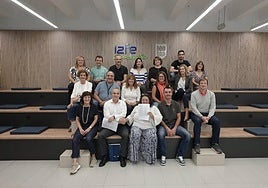 Miembros de Izfe, tras la firma del convenio.