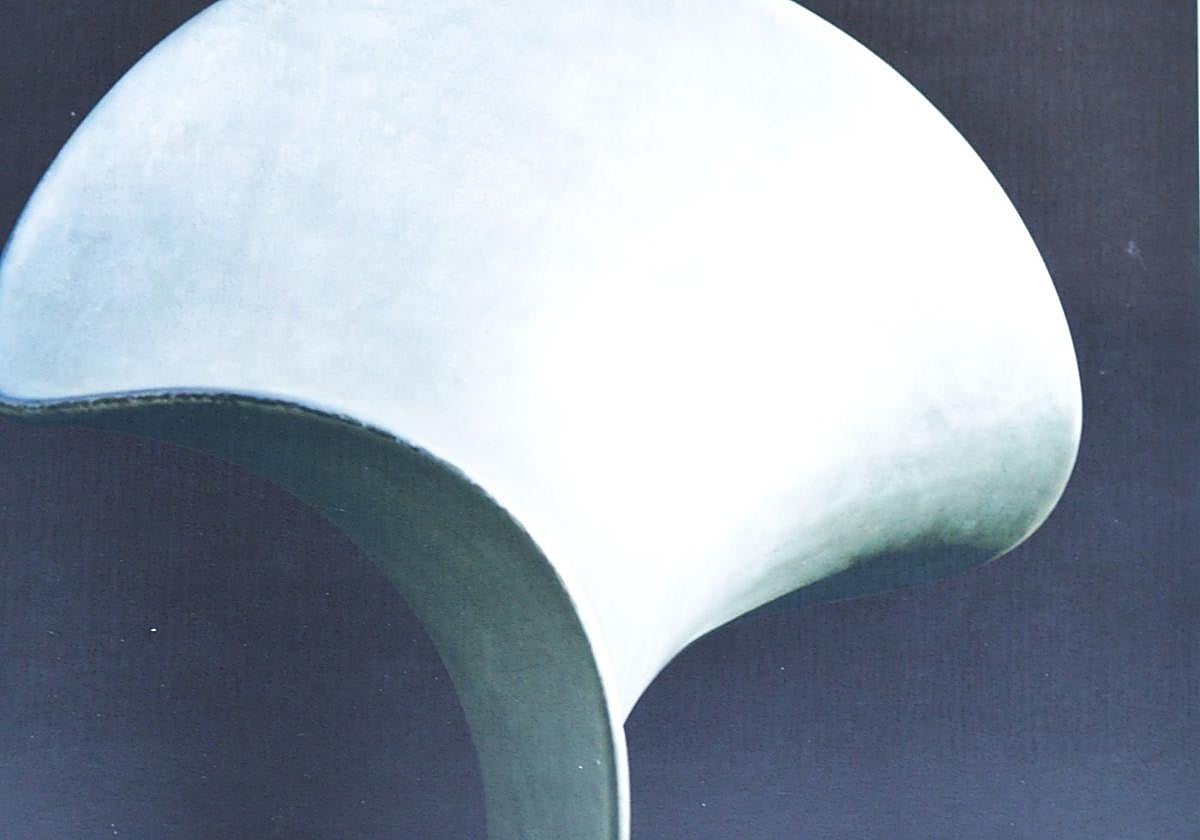 La parte principal de la escultura es esta preciosa esfera, que lleva tiempo retirada porque no se logra hallar con la fórmula que garantice su estabilidad. Este otoño se volverá a intentarlo.