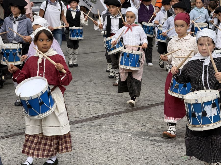 Oñati da la bienvenida a los txantxikis