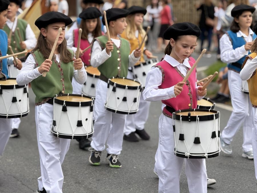 Oñati da la bienvenida a los txantxikis