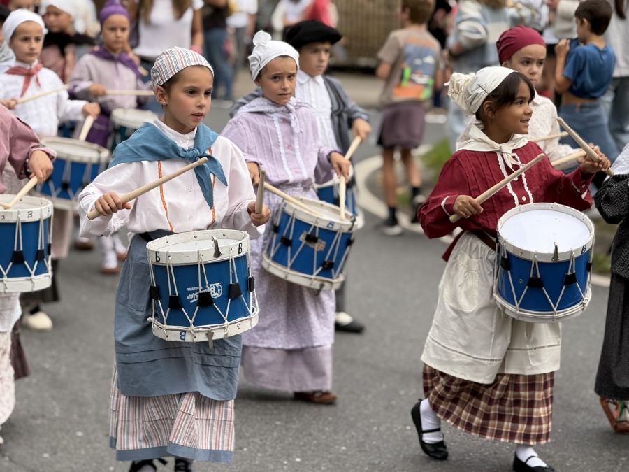 Oñati da la bienvenida a los txantxikis