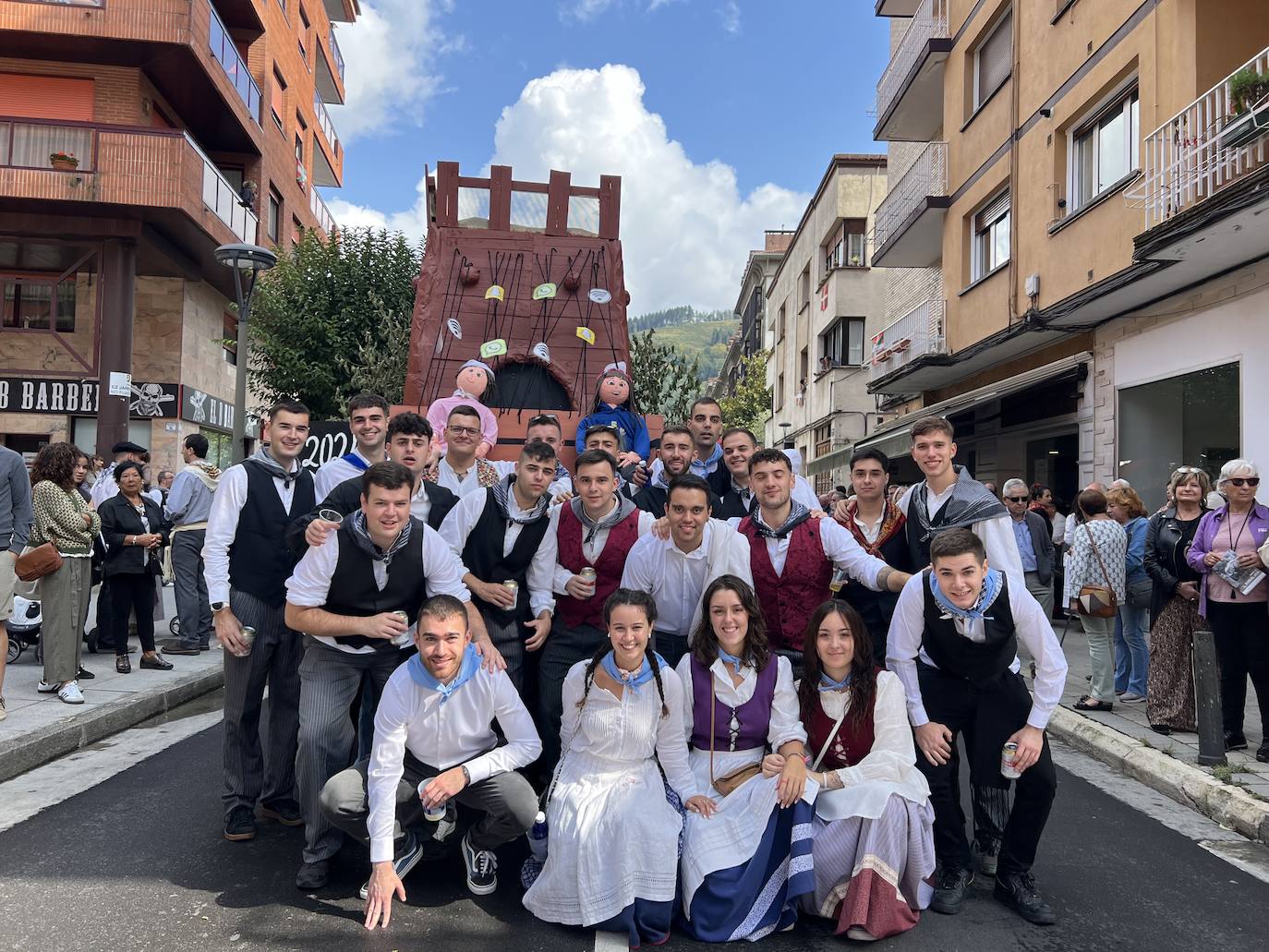 Desfile de carrozas en Urretxu