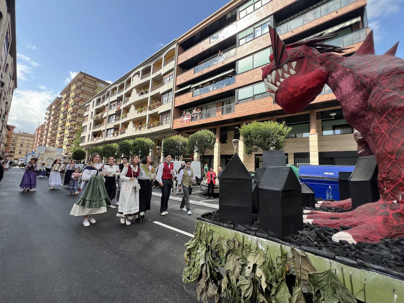 Desfile de carrozas en Urretxu