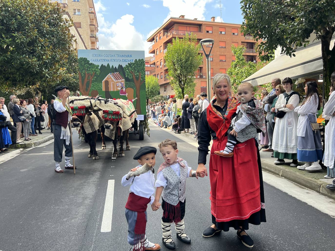 Desfile de carrozas en Urretxu