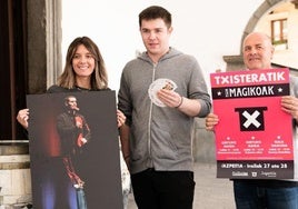 Presentación del evento con representantes de Kulturaz, Ayuntamiento y Jagomago, el joven ilusionista local que participará también en esta edición.