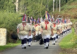 Durante toda la mañana los joares retumbaron en las faldas del monte Ameztia de Ituren.