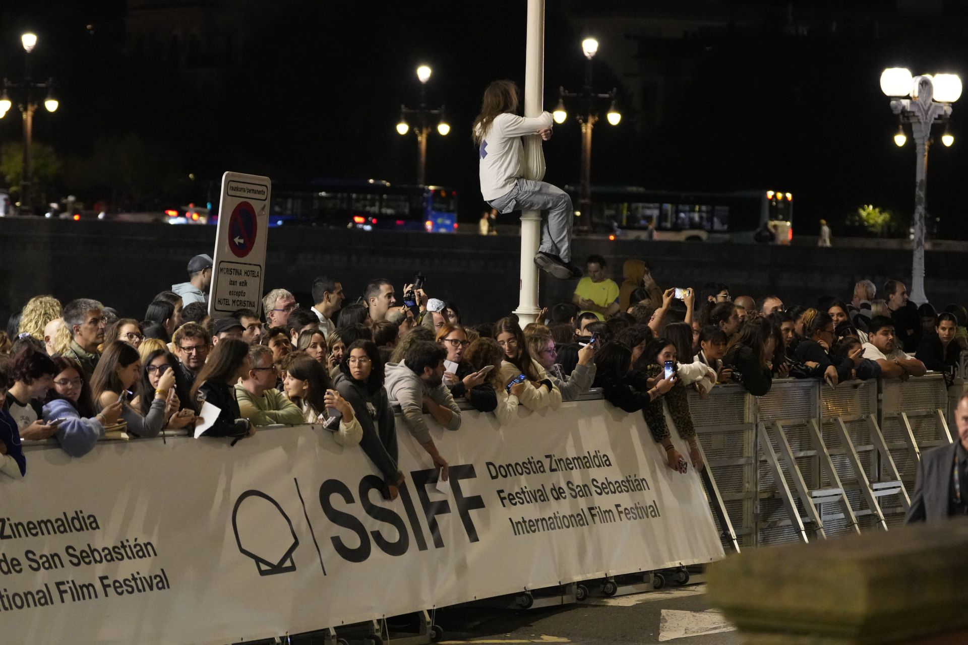Johnny Depp causa furor a su llegada a Donostia