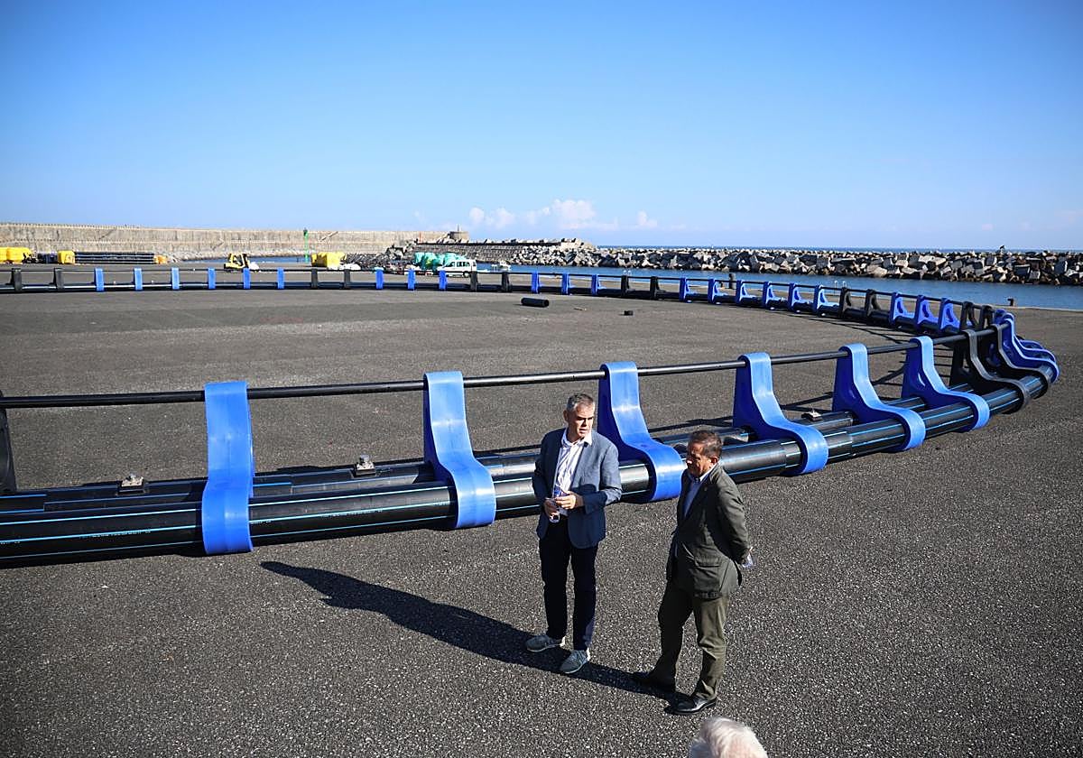 Una de las jaulas sumergibles destinadas al engorde de atún rojo antes de su traslado mar adentro