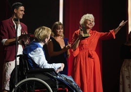 Elena Irureta recibe el Premio Zinemira este martes en el Victoria Eugenia.