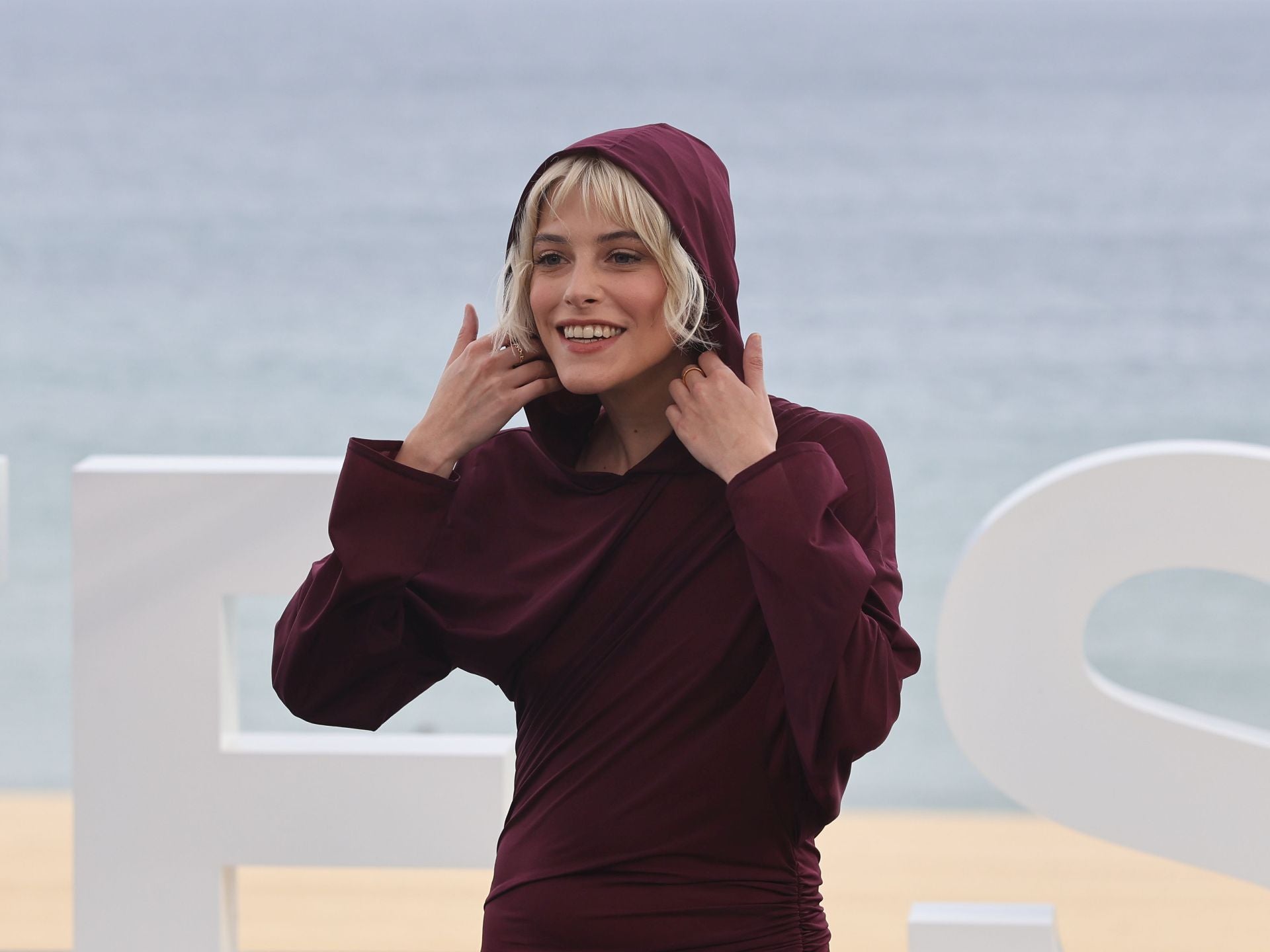 El look oscuro de Ester Expósito para presentar &#039;El Llanto&#039; en San Sebastián