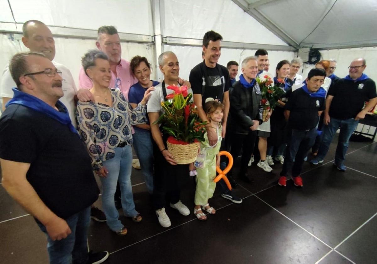 Foto de familia de premiados, organizadores y colaboradores.