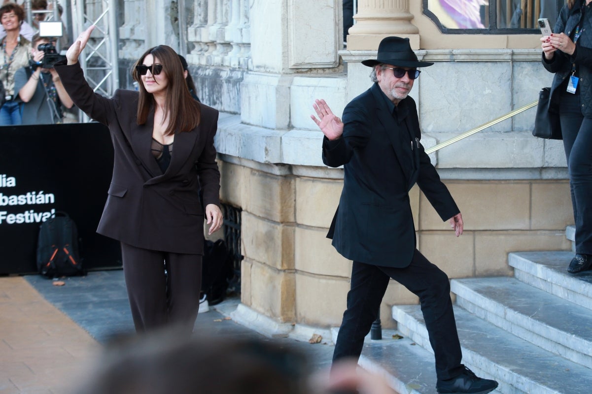 Monica Bellucci llega al Zinemaldia con Tim Burton