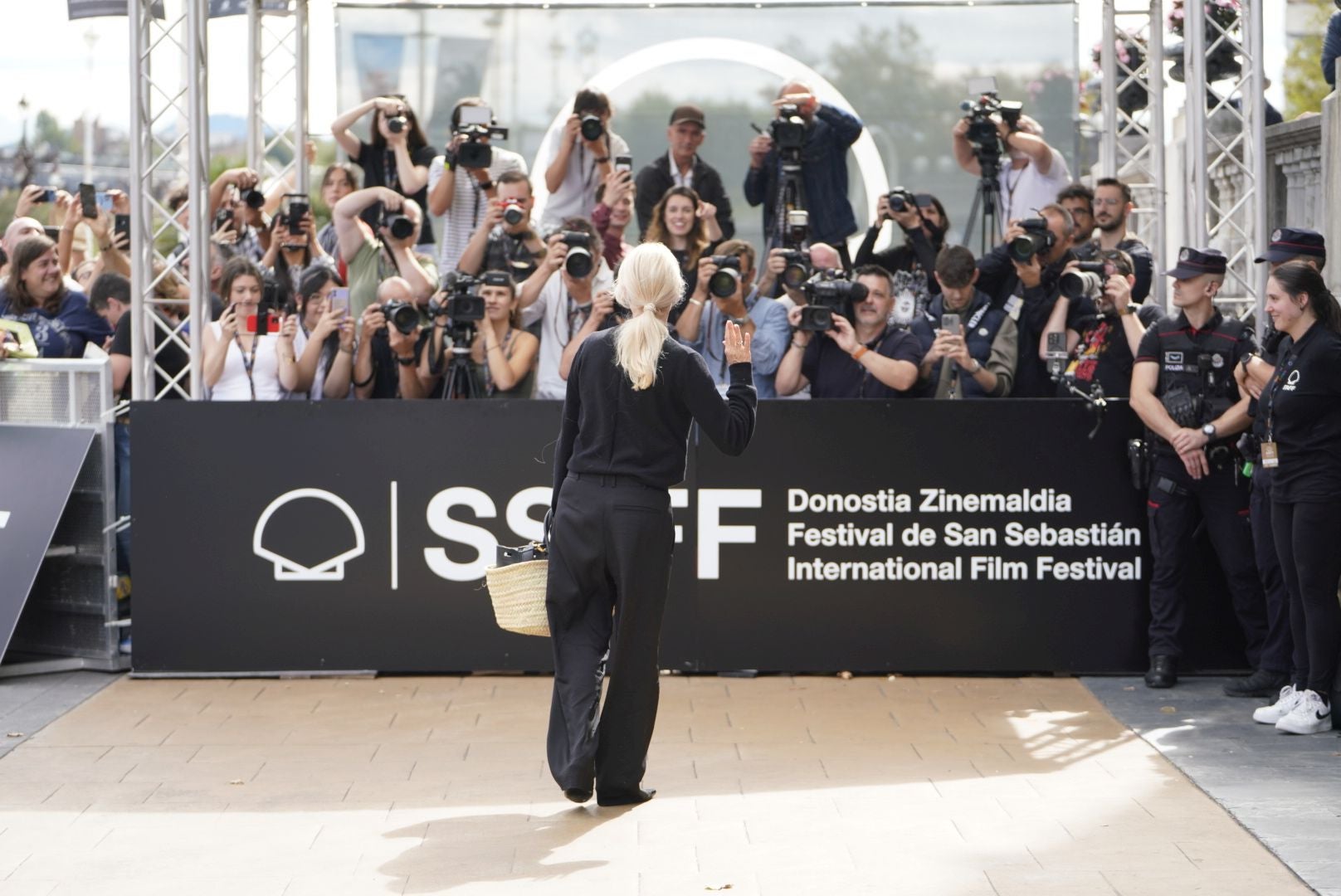 Pamela Anderson ya sonríe en San Sebastián