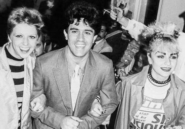 Almodóvar y su primer Zinemaldia en 1980: «La peli era imperfecta; actuamos en el Ku y acabamos en la playa a las 8 de la mañana»