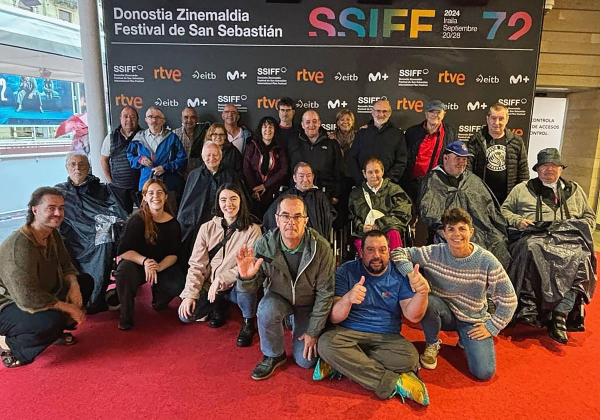 Personas con daño cerebral de Gipuzkoa se emocionan con 'La habitación de al lado' de Almodóvar