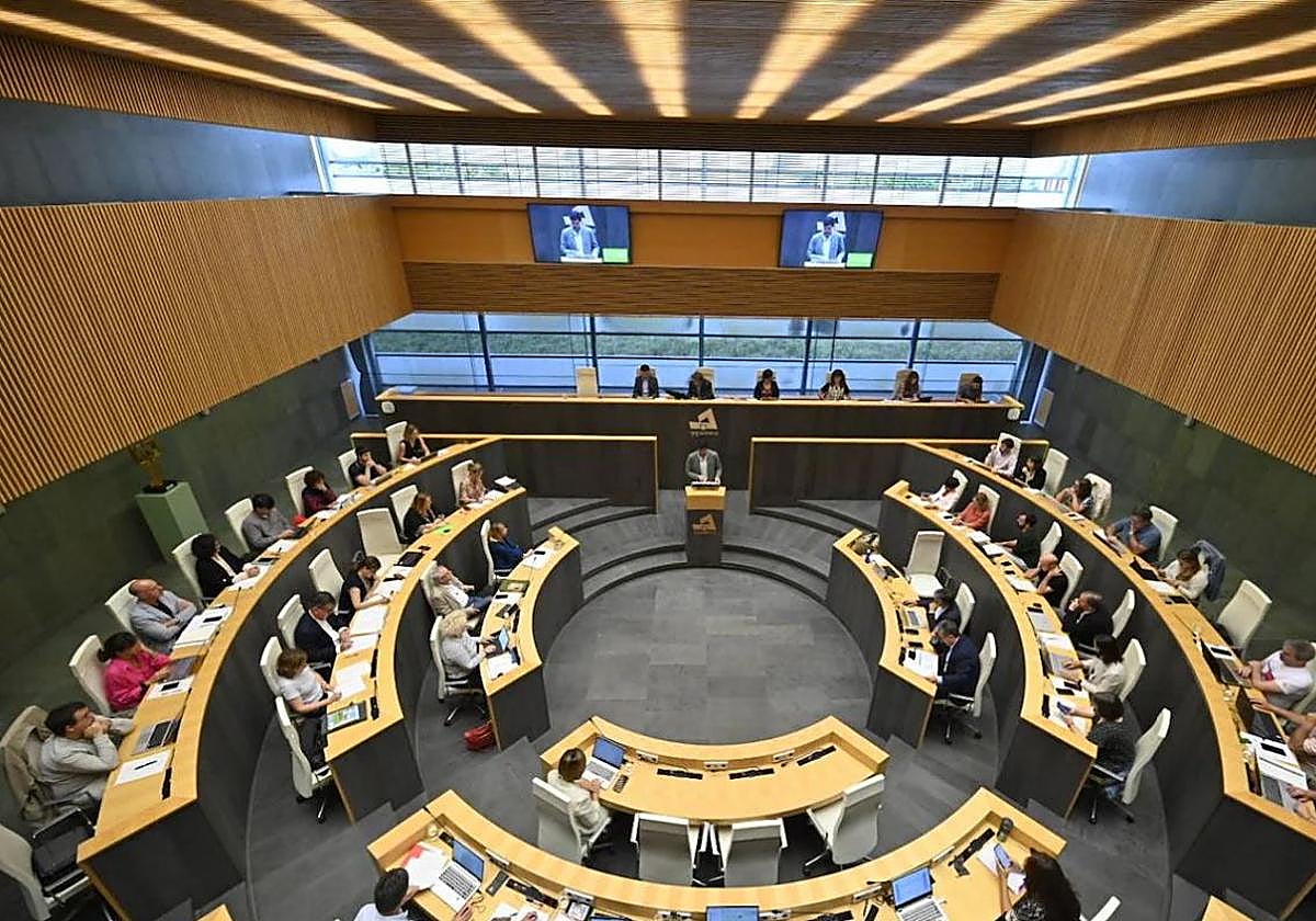 Una vista del pleno de ayer en las Juntas Generales de Gipuzkoa.