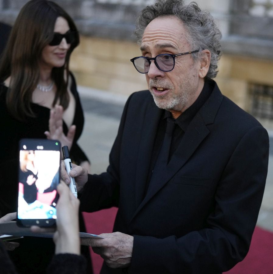 Monica Bellucci y Tim Burton, aclamados en la alfombra roja del Zinemaldia