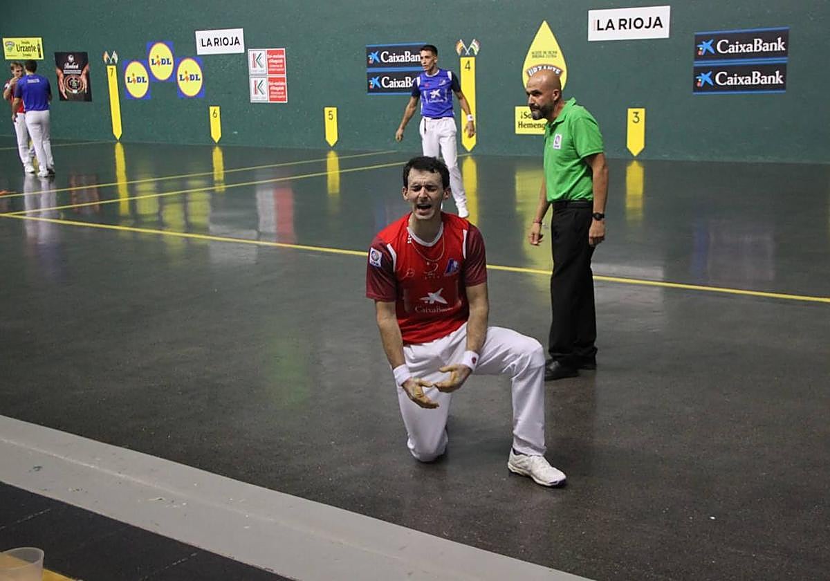 Jokin Altuna se lamenta tras la primera de sus dos derrotas en el Torneo San Mateo.