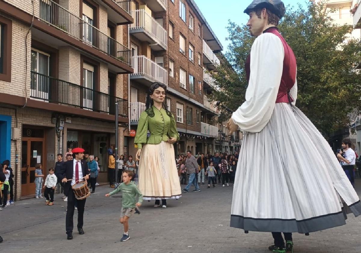 El ambiente en las calles se dejó sentir durante la primera tarde de fiestas de San Miguel con propuestas para todas las edades.