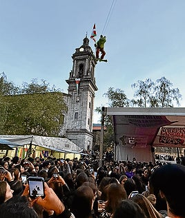 La bajada del txantxiku prendió la mecha festiva
