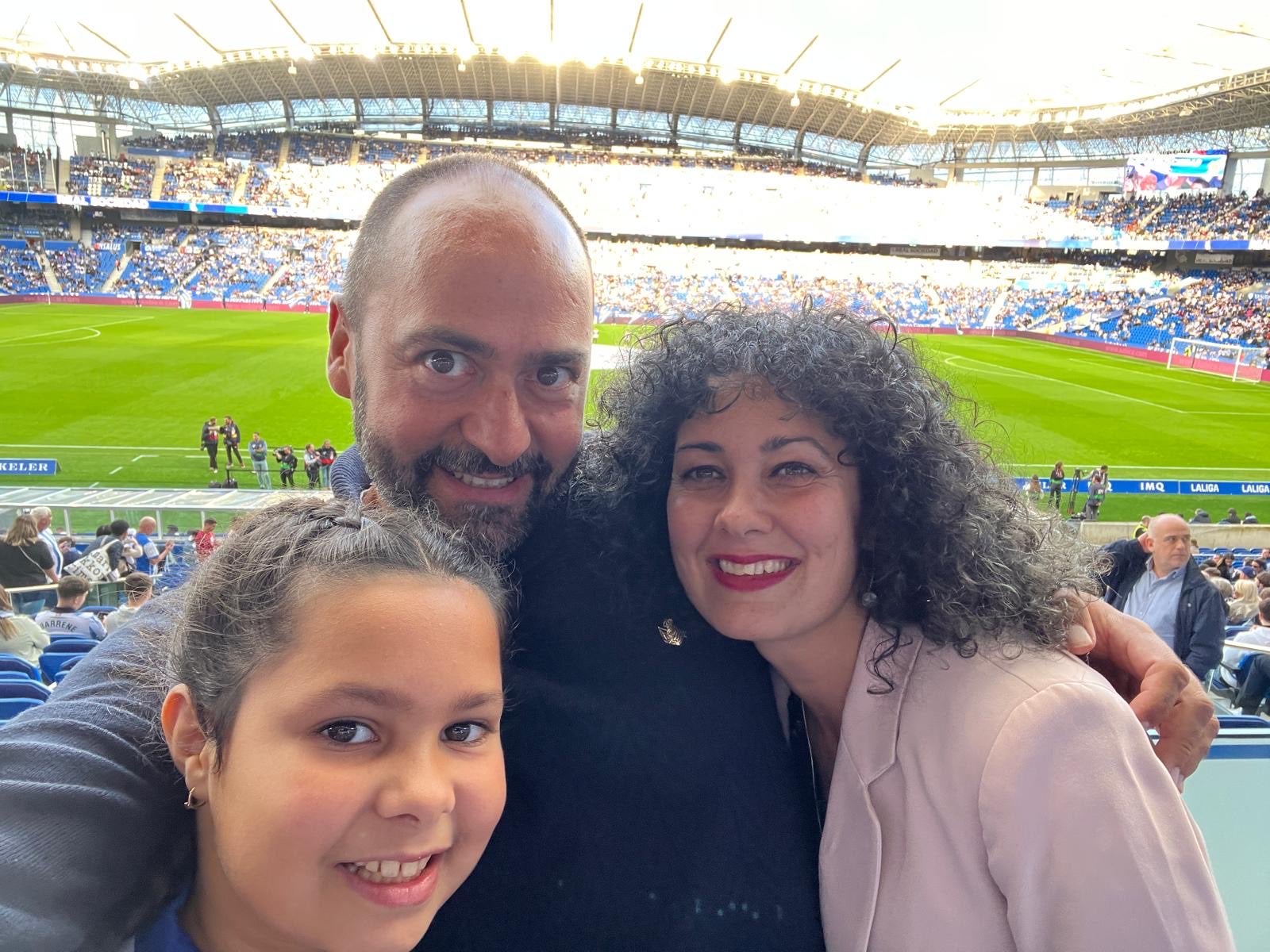 La familia de Sofía está animando en el Reale Arena.