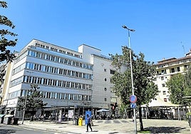 Fachada principal del edificio BITA en la plaza de los Gudaris.