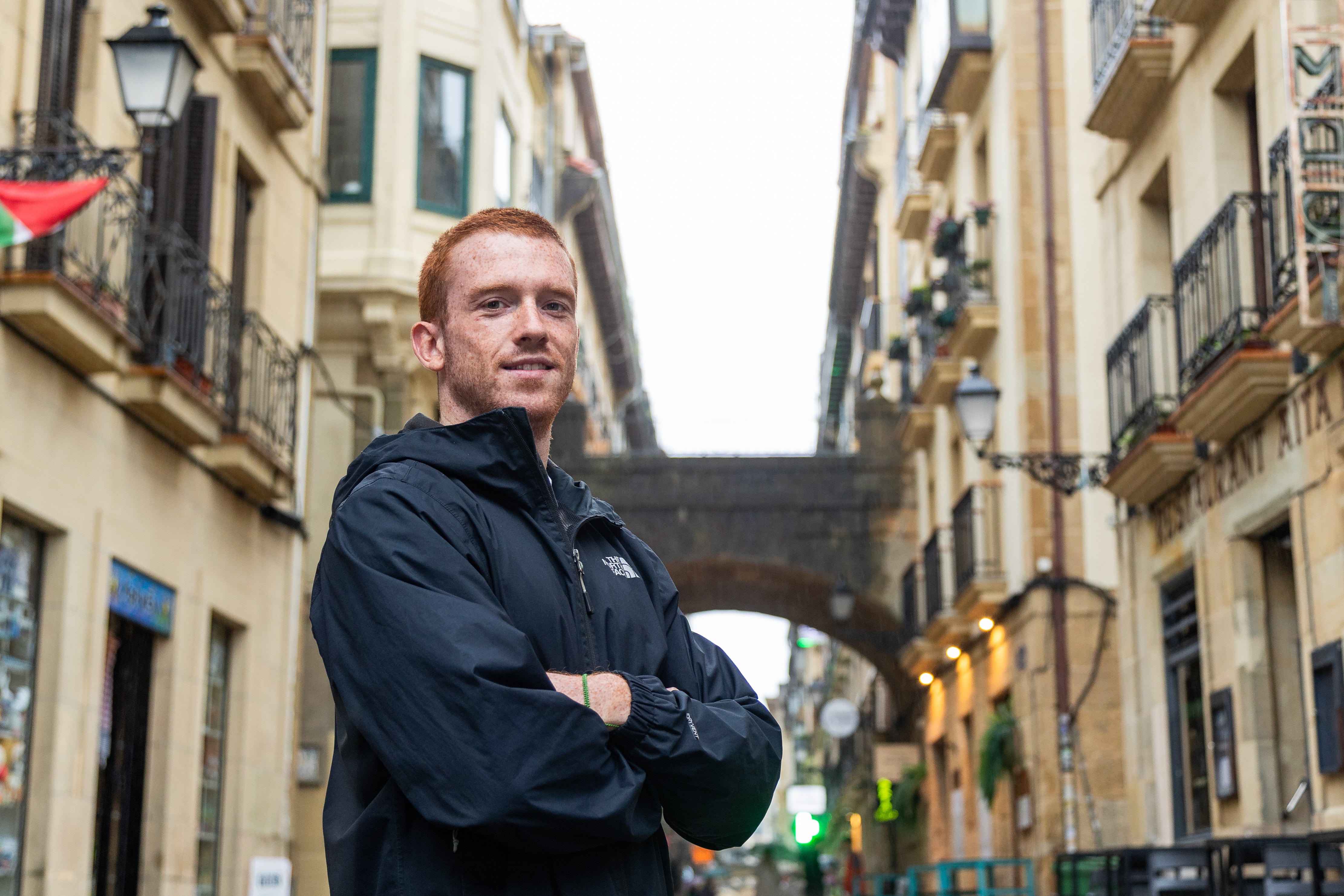 Aritz, en la Parte Vieja de San Sebastián, ciudad en la que aspira seguir viviendo.