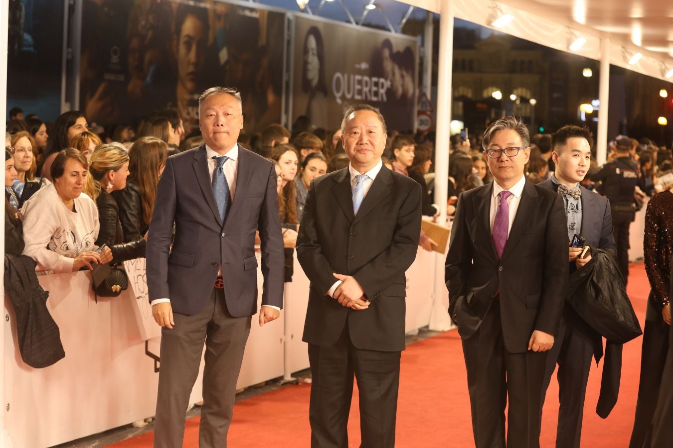 Una alfombra roja repleta de estrellas en el Zinemaldia