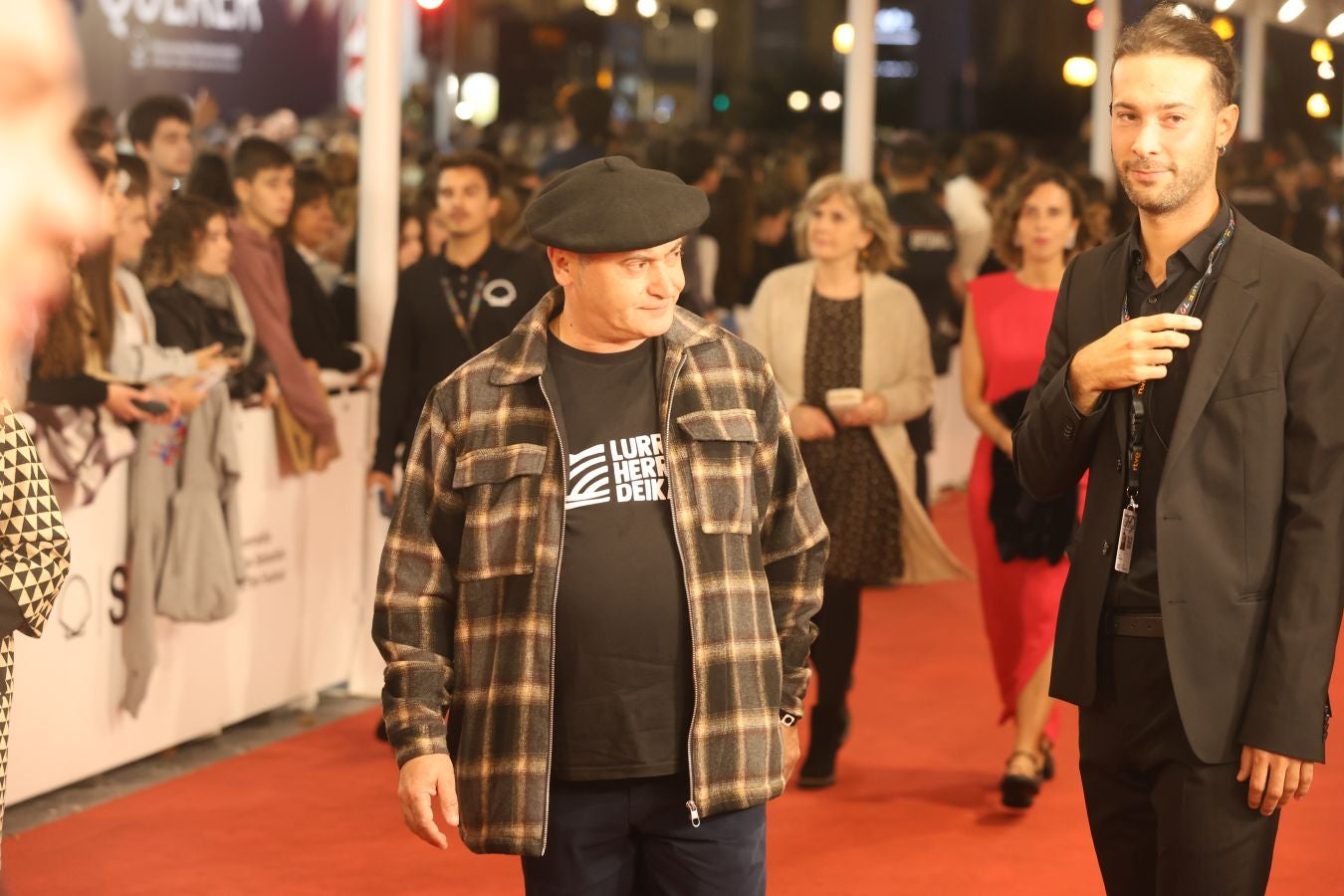 Una alfombra roja repleta de estrellas en el Zinemaldia