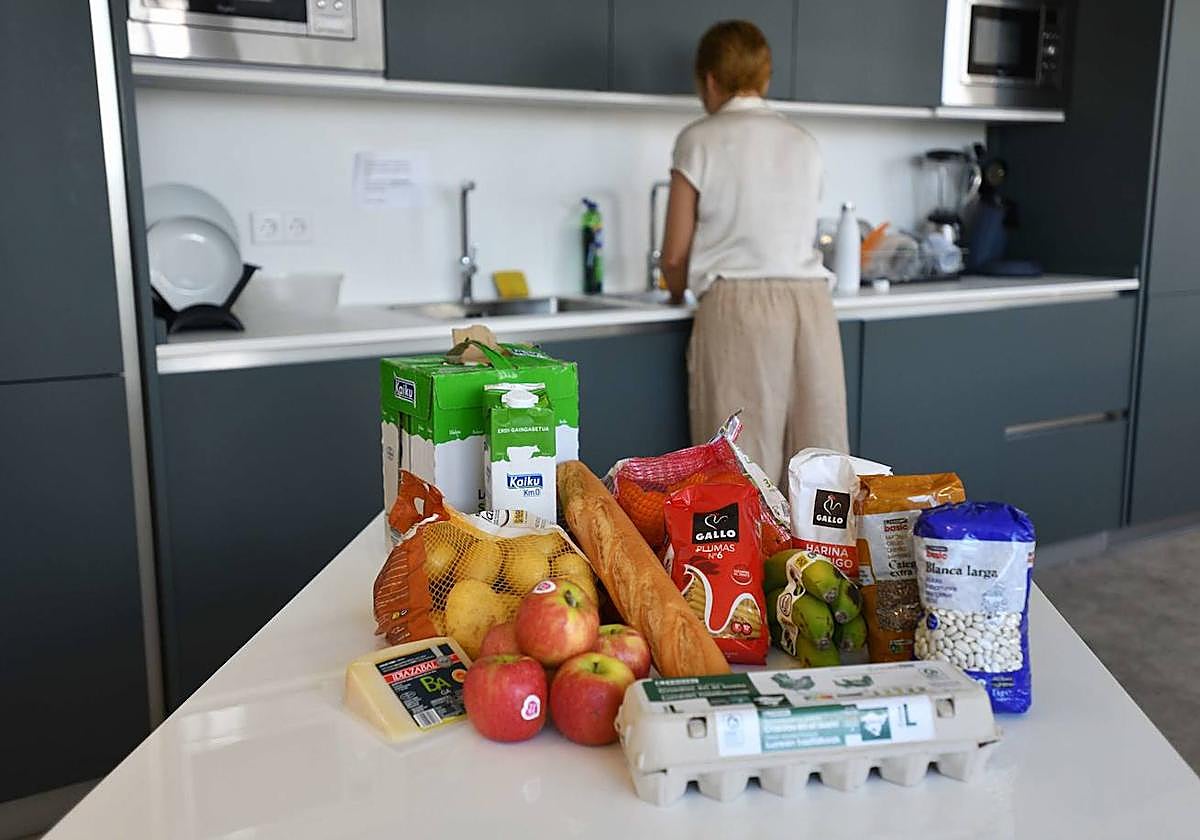 Los alimentos básicos pasarán a partir de este martes a tener un IVA del 2%.