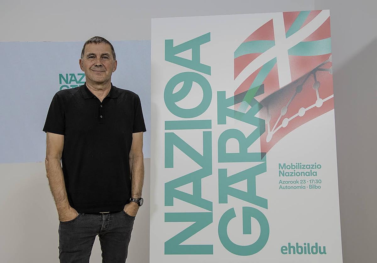 Arnaldo Otegi este lunes en la presentación de la movilización de noviembre en Bilbao.