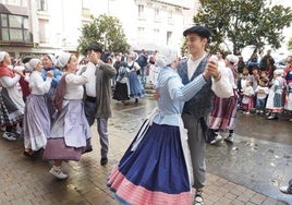 Debako herriak lagun arteko giro onean ospatu zuen Euskal Jaia