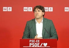 Eneko Andueza este martes en la rueda de prensa ofrecida en Bilbao.