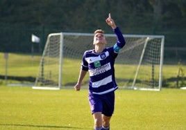 Evenepoel celebra un gol con la camiseta de Anderlecht.