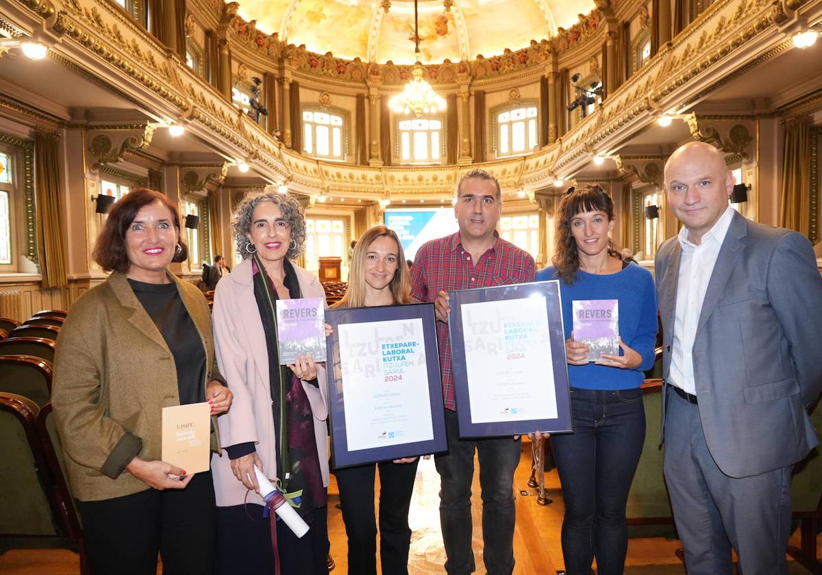 Uxue Alberdiren 'Kontrako eztarritik' saiakeraren katalanezko edizioak irabazi du